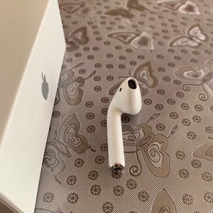 Right AirPod with Box